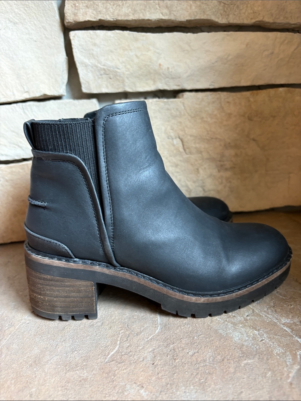 B-52 by Bullboxer Women's Black Ankle Booties - Classic Chelsea Style (size 7) - Picture 4 of 8